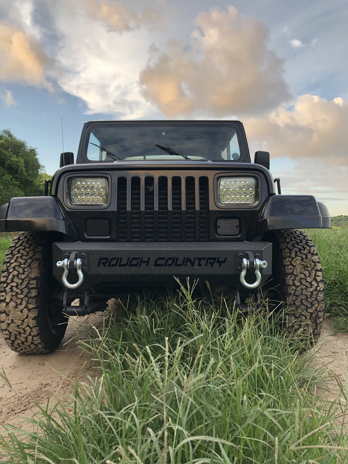 Rough Country 1011 Stubby Front Bumper for 8706 Jeep Wrangler YJ & TJ